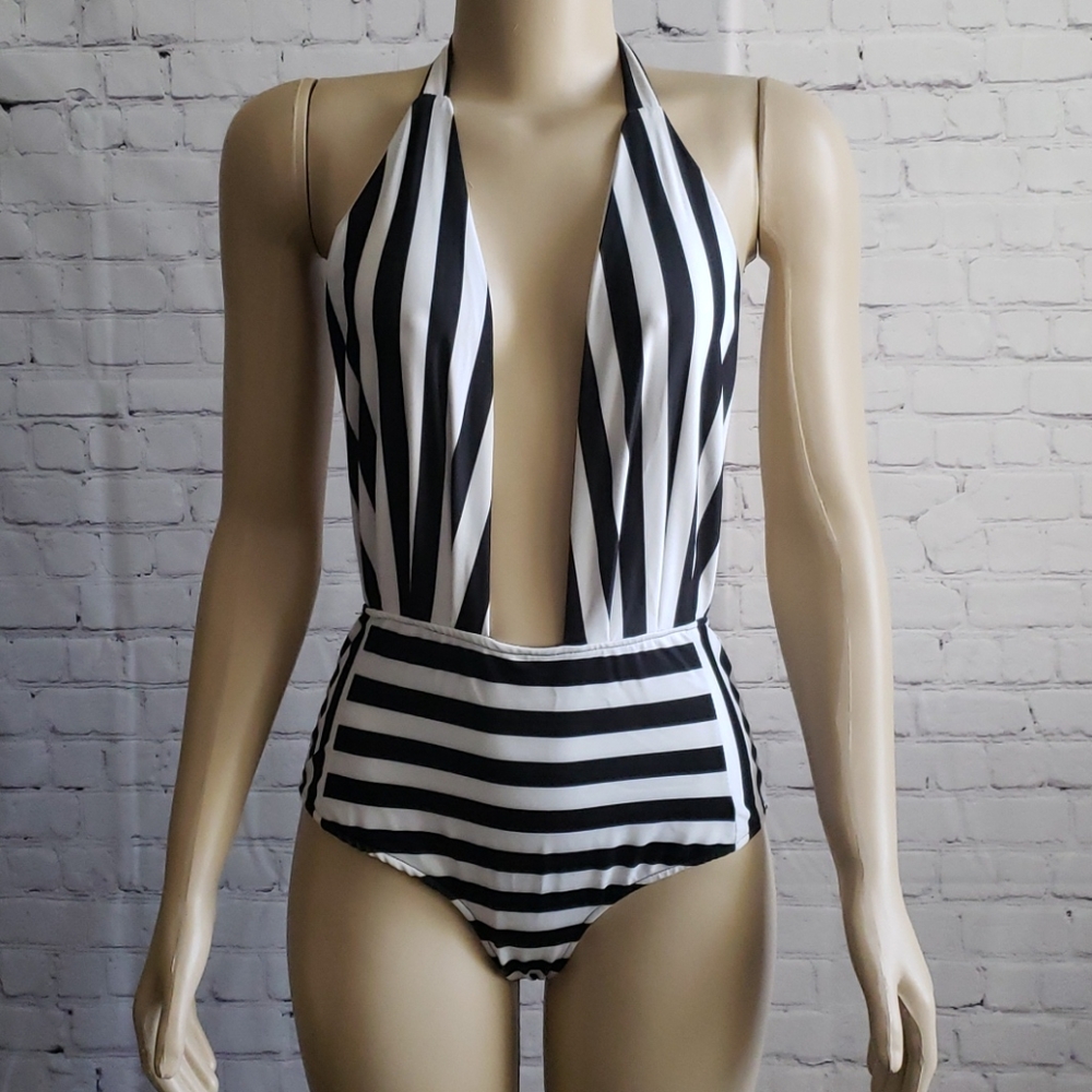 NWOT Black and White Lowcut Swimsuit - L